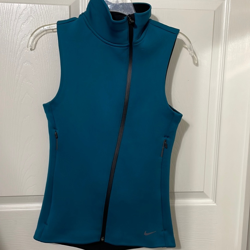 417. Nike XS Teal Therma-Fit Asymmetrical Full Zip Vest